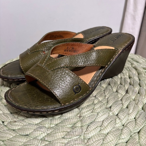 Born Olive Green Leather Slip On Wedge Comfort Sandals NWOB - Picture 2 of 8
